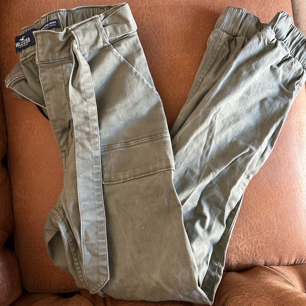 Hollister women’s 's olive Cargo Pants